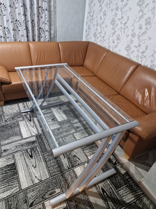 Masă cu sticla transparenta