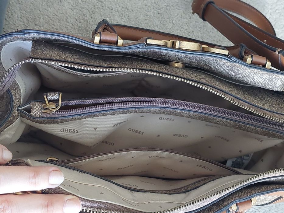 Дамска чанта Guess