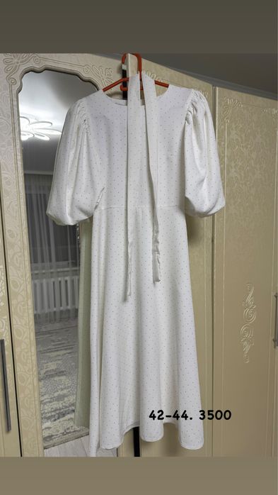 Платья и джинсы, сапоги