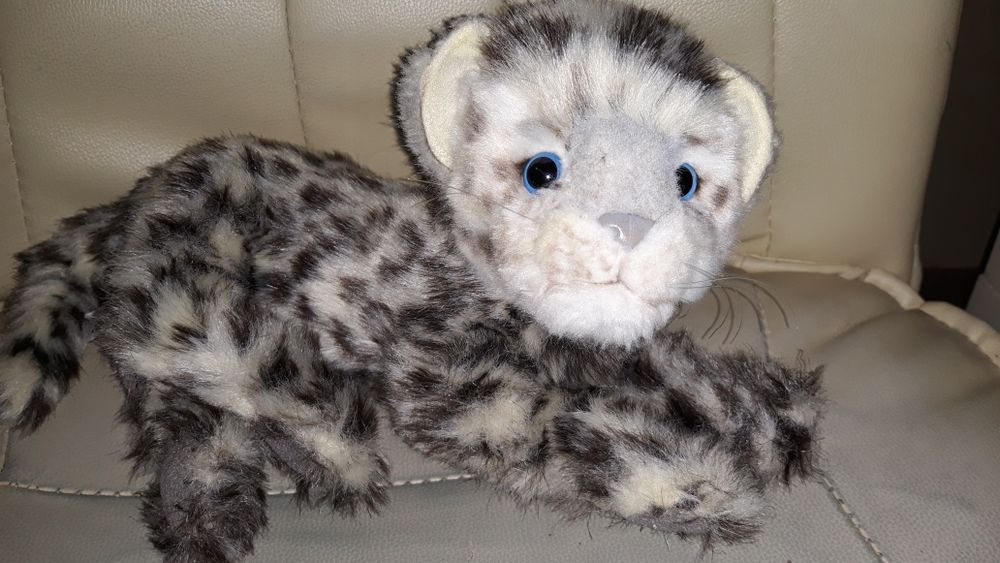 Кукли барби и няколко плюшени играчки