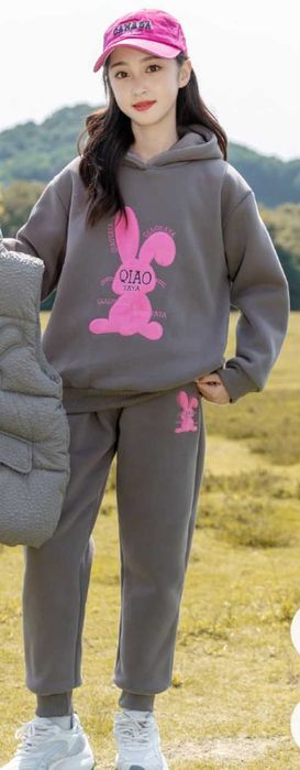 Продам утепленный костюм на девочку на рост 140