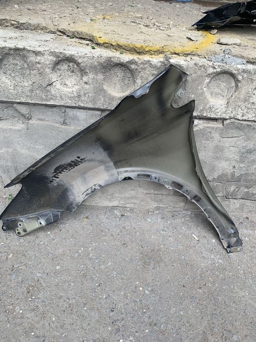 Продам два крыла от Рав4 2019 года