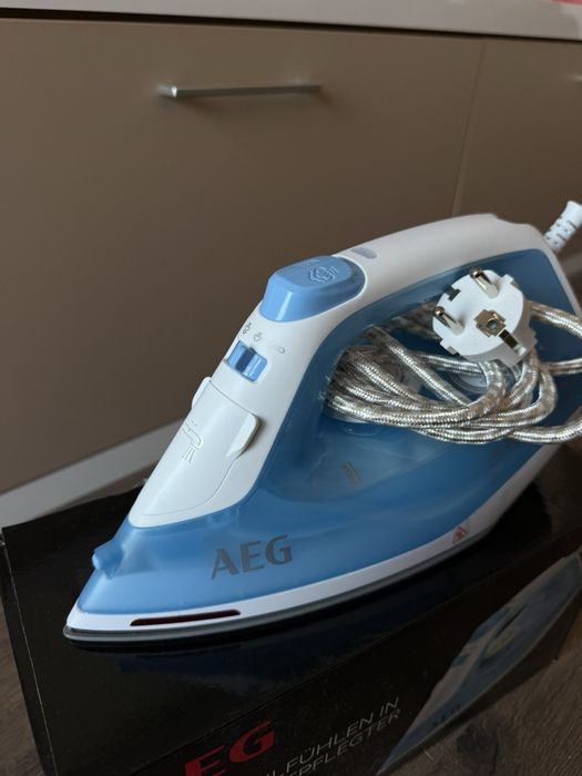 Електрическа Ютия AEG