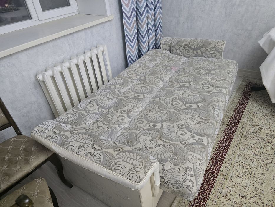 Продам белый диван