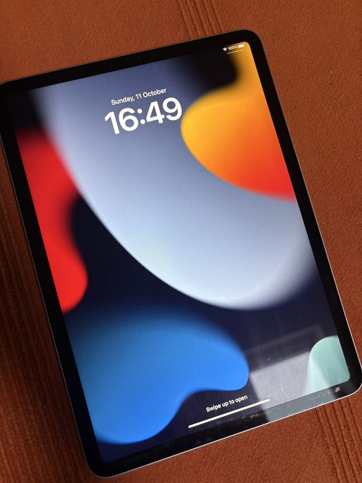 Vând iPad Pro 11” (2022) M2 – 128GB Wi-Fi