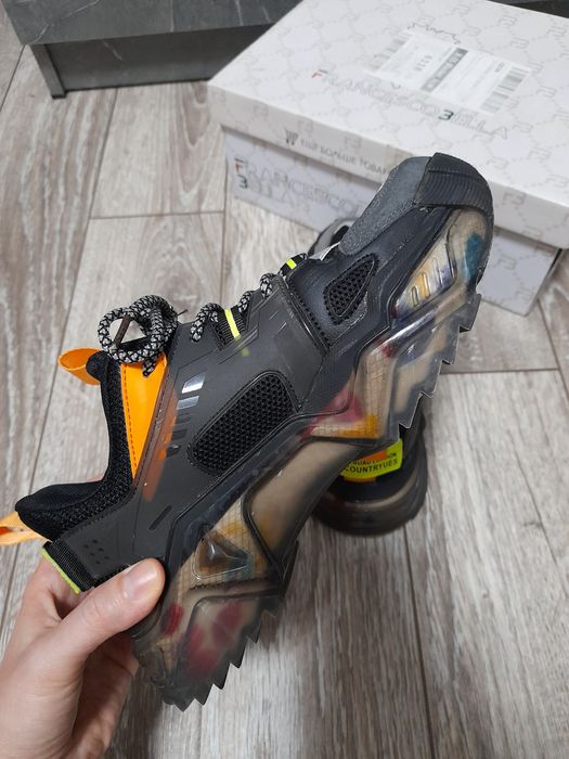 Женские кроссовки