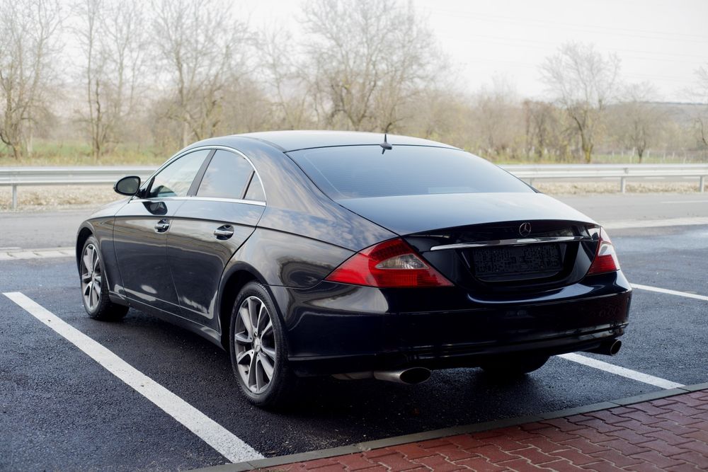 Dezmembrez Mercedes CLS320 350CDI CGI W219 bara capota far aripa sbc