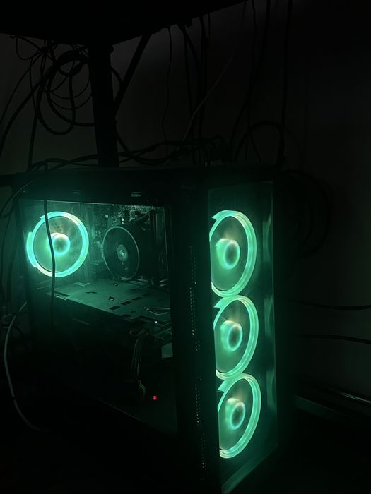 Vând urgent pc gaming