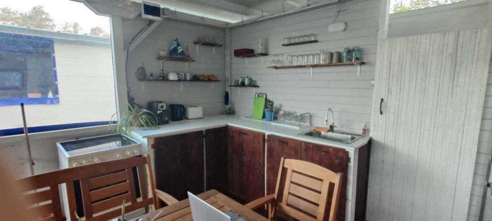 Каравана под наем в къмпинг Китен на метри от водата и пясъка