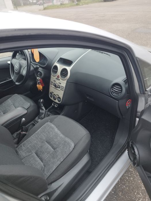 Vând Opel corsa d