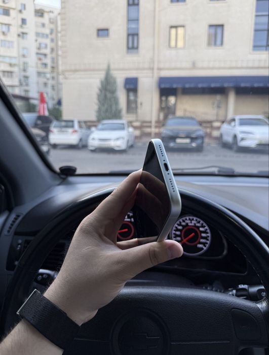 Продается iphone 17 pro max silver срочно !!!