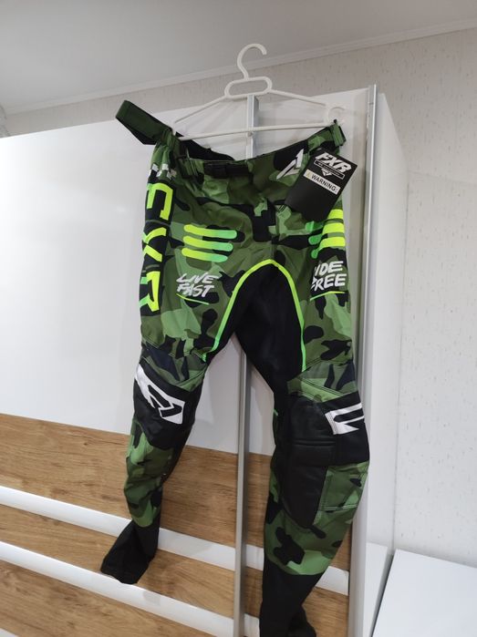 Мотокрос екип FXR