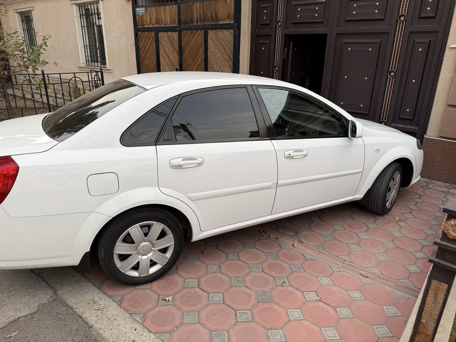 Срочно продаю автомобиль Chevrolet Gentra