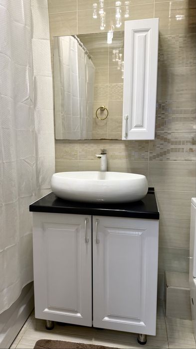 Шкаф в ванной с зеркалом