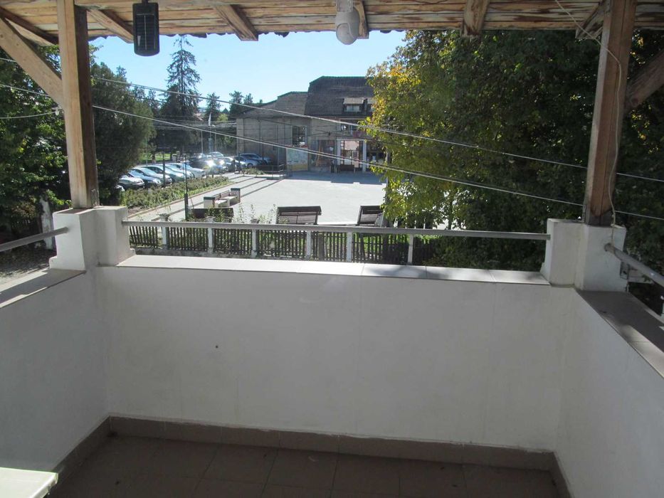 vand apartament central langa parc in pucioasa, 100 km de bucuresti