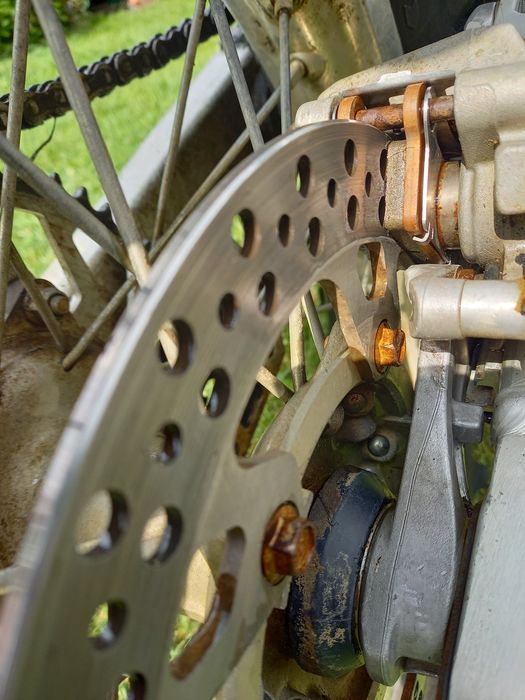 Yamaha WR250,  pornire la buton