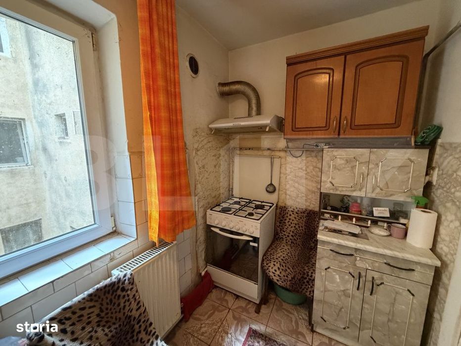 Apartament 3 camere, etaj 2, zona Plopilor