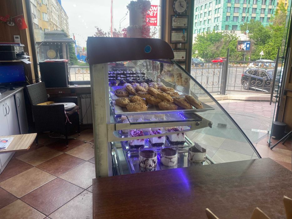 кондитерская витрина холодильник