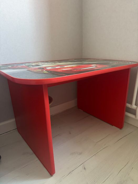 Продам детский стол со стулом