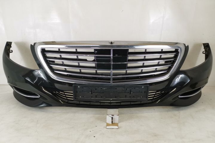 Предна броня Комплект Оригинален С Датчици В Добро Състояние Продава с