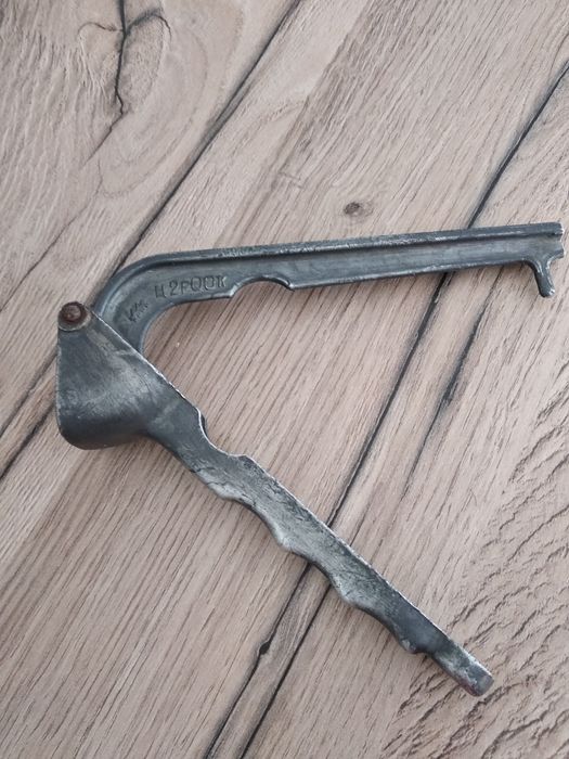 Продам чесноковыжималку