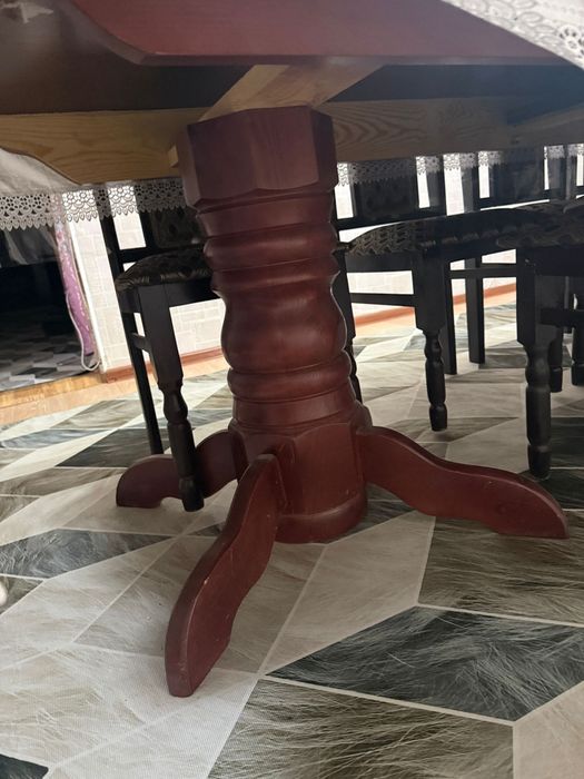 Стол со стульями