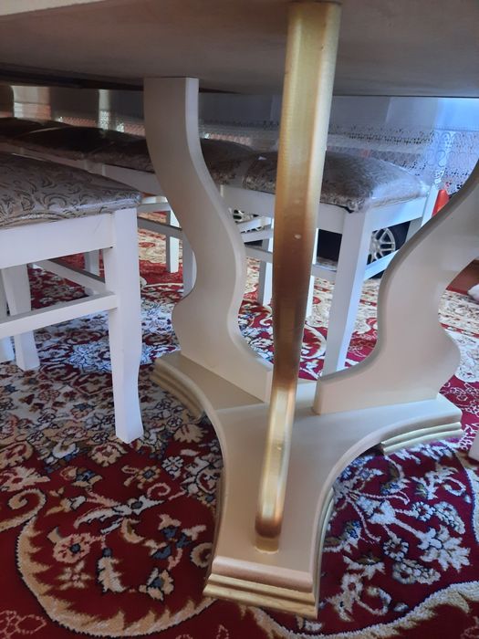 Стол стулья для зал