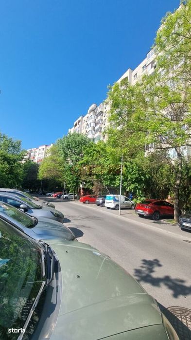 Apartament 4 camere, centrală proprie, parcare, 5 min metrou