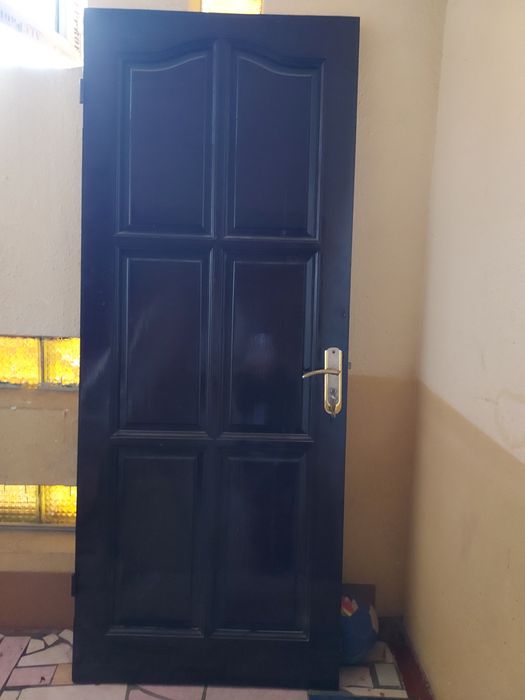 Входная деревянная дверь