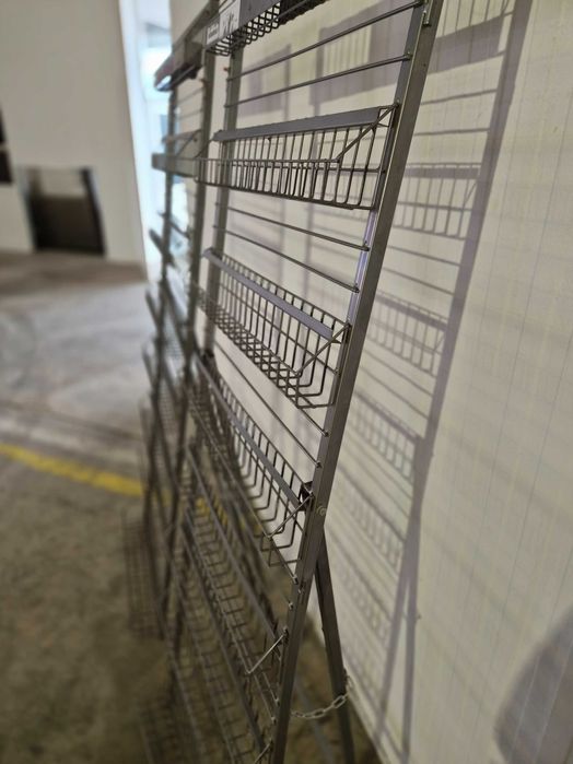 Метални стелажи за малки продукти