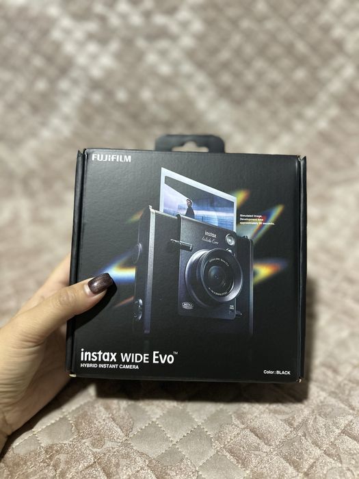 Продам Fujifilm Instax Wide Evo