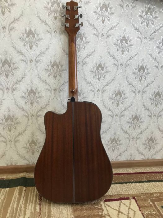 Электро-акустическая гитара Takamine