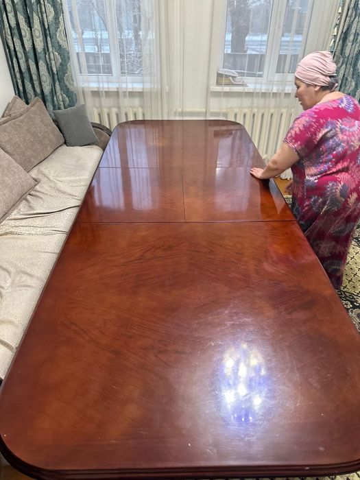 Продаю стол для гостиной