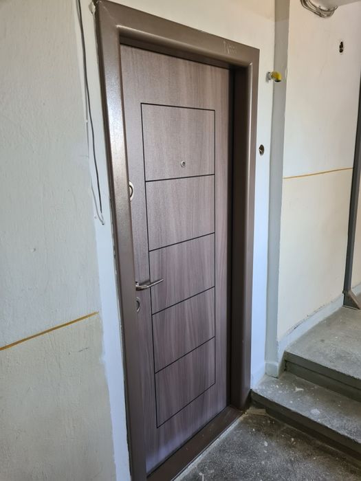 Ap 3 camere decomandat  84 m2