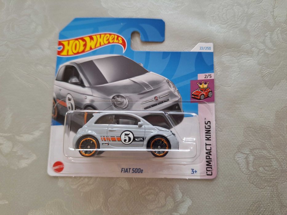 Комплект Hot wheels колички 10 броя, с количка FORD + FIAT 500