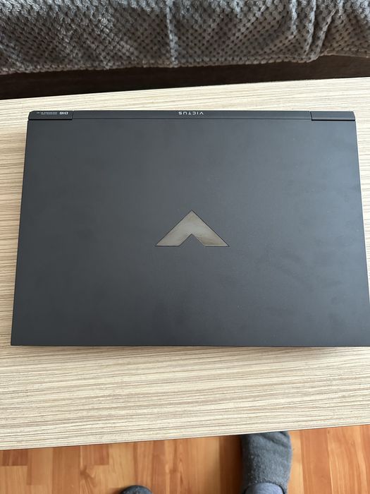 Laptop gaming cu ctuie si incarcatorul otiginal