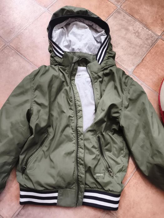 Geacă subțire de vânt H&M, băieți,  mărimea 122 – 30 lei