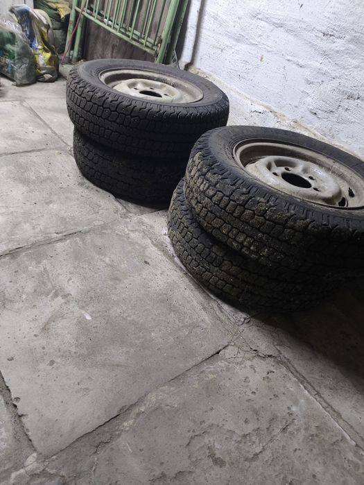 Продам резину с дисками. Комплект