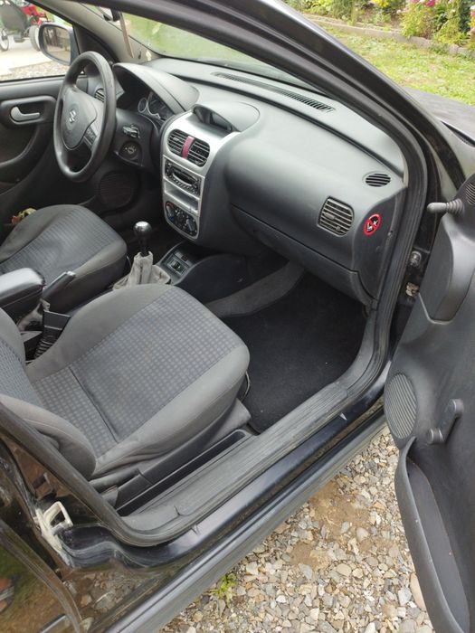 Vând Opel corsa 1.2 benzină.