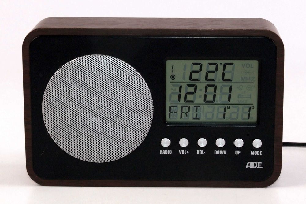 Radio ADE, cautare automata, termometru, priza si baterii, IMPECABIL