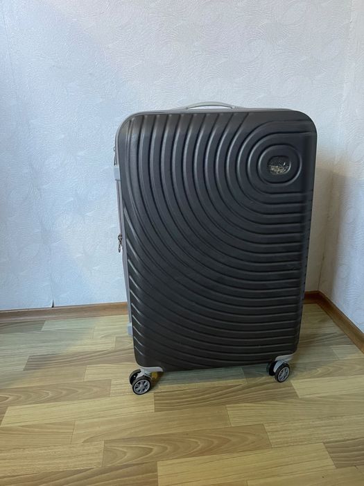 Продам большой чемодан