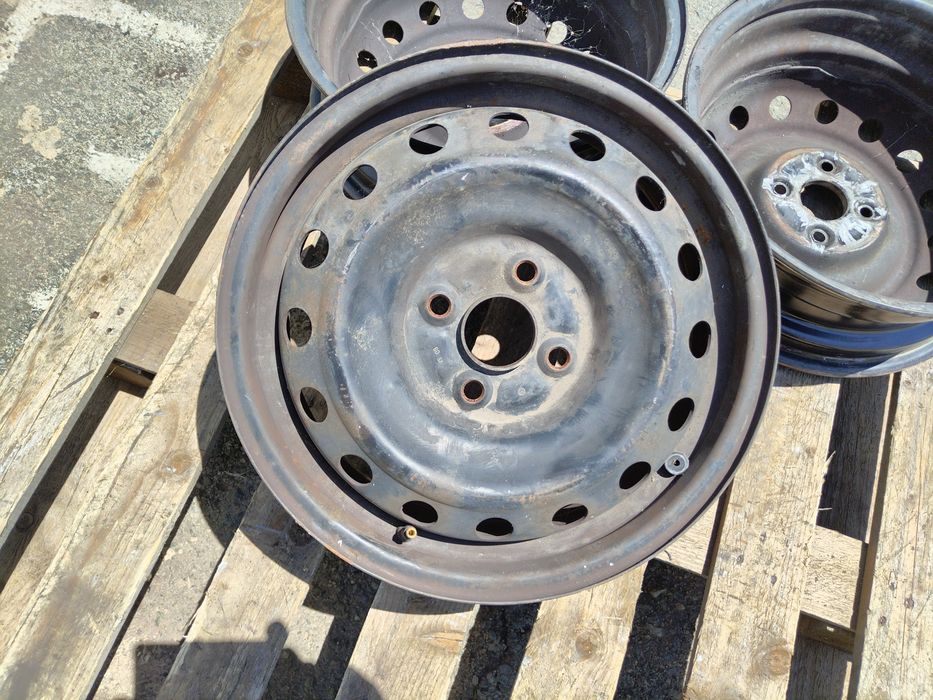 15 цола 4 х 100 мм Хюндай И20 - 5,5 инча / ЕТ 51