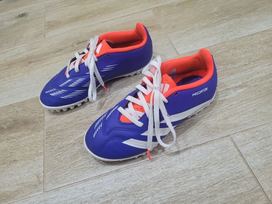 Футболни обувки-стоножки Adidas Predator