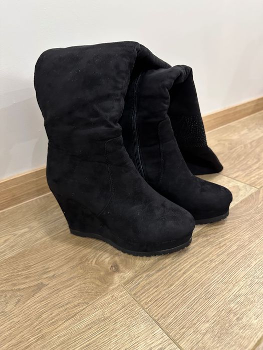 Велурени ботуши над коляното