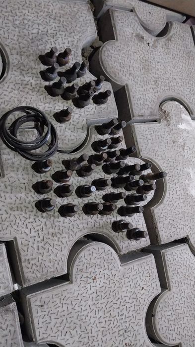 Продам запчасти на мерседес 190