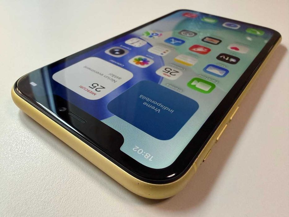  Apple / iPhone 11 128 Gb / Yellow