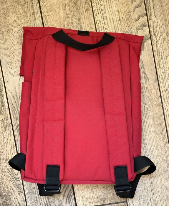 Дамска раница в малиново червено Ucon Acrobatics
