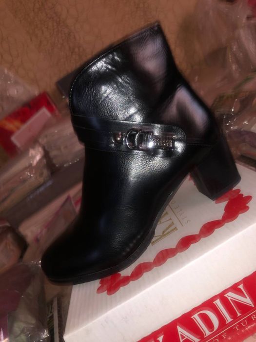 полу сапожка чёрний размер 40