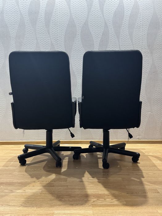 Офисные кресла, 2 шт