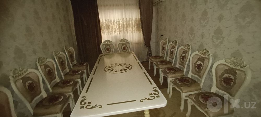 Стол стул гостиной